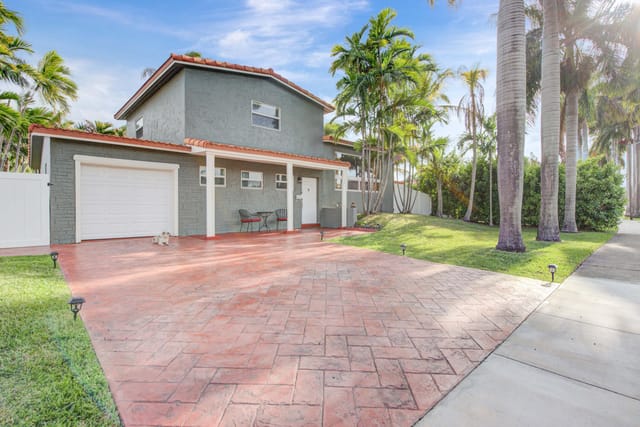 1100 NE 4TH Street, Hallandale Beach, FL 33009