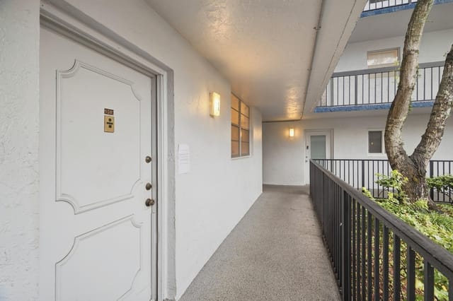 3210 HOLIDAY SPRINGS Boulevard 2-108, Margate, FL 33063