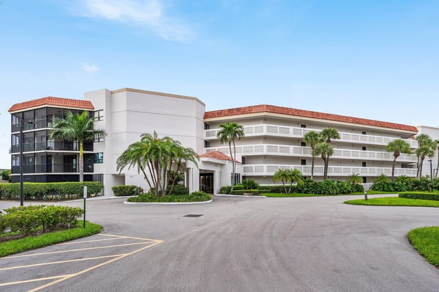 800 JEFFERY Street 201, Boca Raton, FL 33487