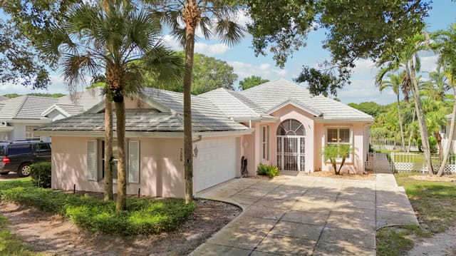 7508 SE Autumn Lane, Hobe Sound, FL 33455