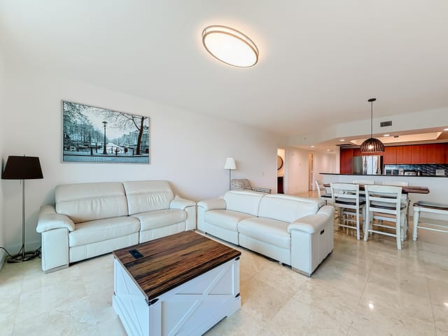 14951 ROYAL OAKS Lane 505, North Miami, FL 33181