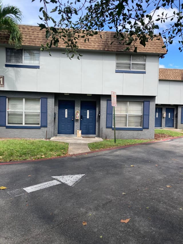 4715 NW 9TH Drive NW 4715, Plantation, FL 33317