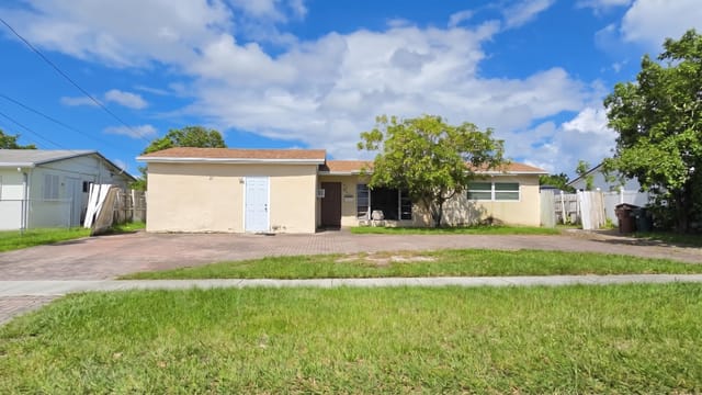 411 NW 39TH Street, Deerfield Beach, FL 33064