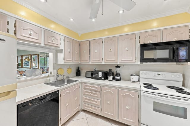 3940 NW 42ND Avenue 313, Lauderdale Lakes, FL 33319