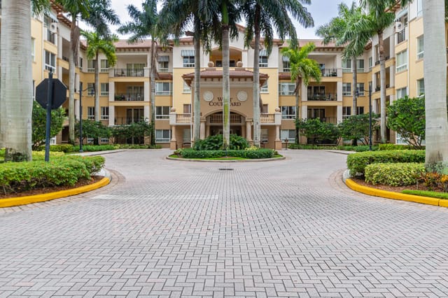 16101 EMERALD ESTATES Drive 146, Weston, FL 33331