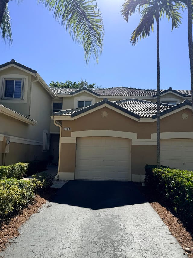 2124 HACIENDA Terrace, Weston, FL 33327