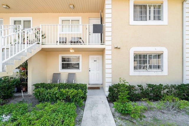 804 PALM BEACH TRACE Drive, Royal Palm Beach, FL 33411