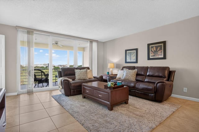 2671 S COURSE Drive 710, Pompano Beach, FL 33069
