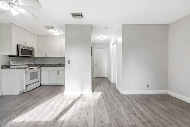 4953 Freedom Circle 302, Lake Worth, FL 33462