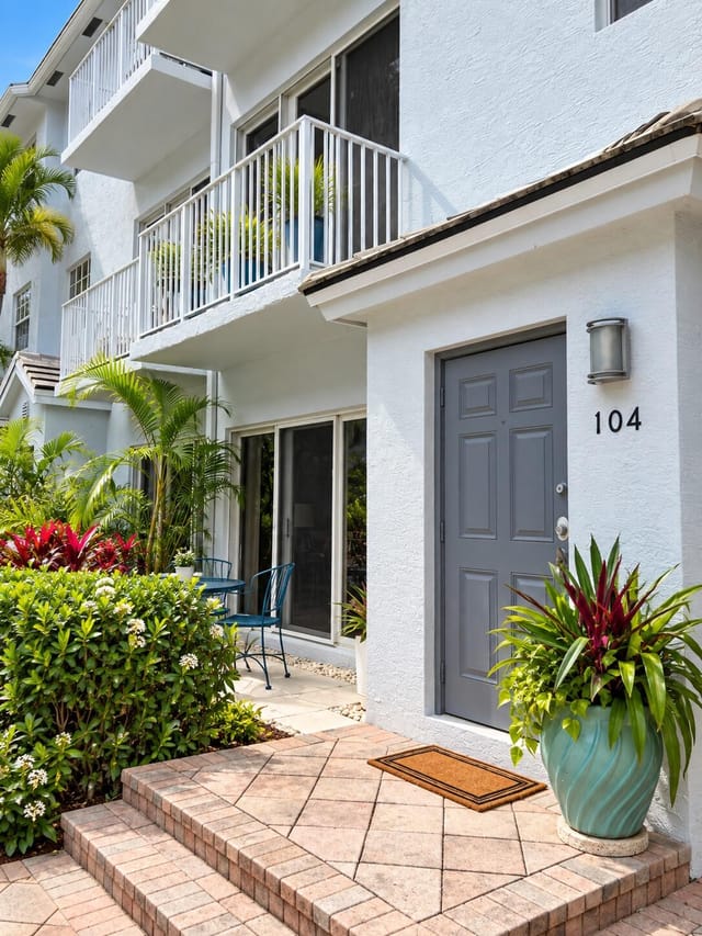 2725 NE 8th Avenue 104, Wilton Manors, FL 33334