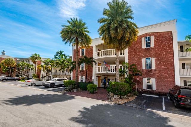 465 Paradise Isle Boulevard, Hallandale Beach, FL 33009