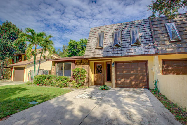 1092 Raintree Court, Palm Beach Gardens, FL 33410