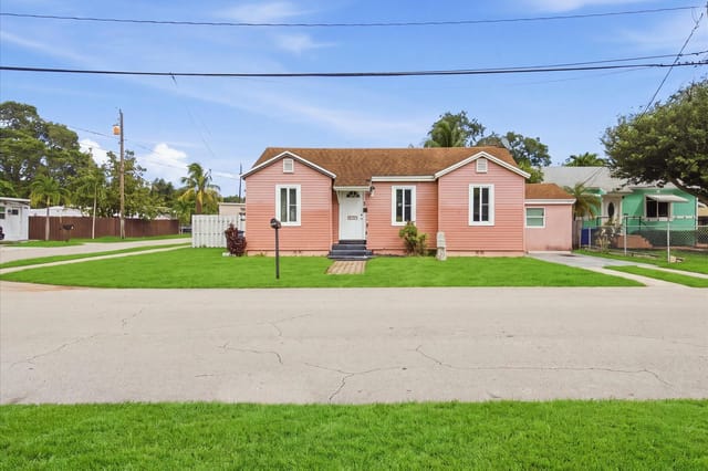 1023 N 25th Avenue, Hollywood, FL 33020