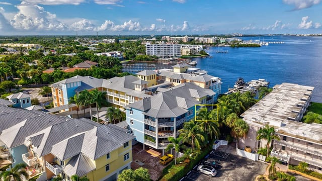 309 E OCEAN Avenue 202, Lantana, FL 33462