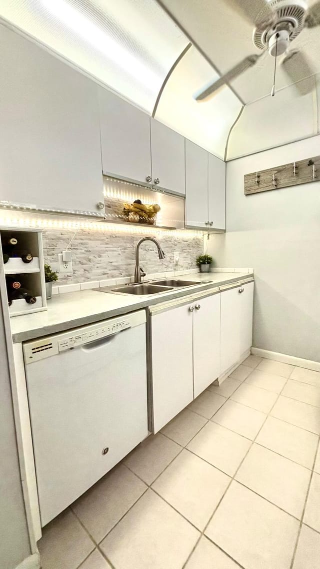 2 NEWPORT A Drive 2, Deerfield Beach, FL 33442