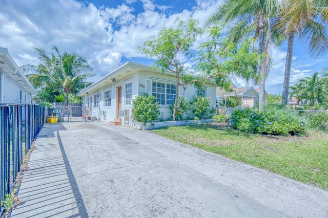 423 S F Street 1, Lake Worth Beach, FL 33460