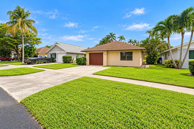 1435 S Summit Run Circle, West Palm Beach, FL 33415