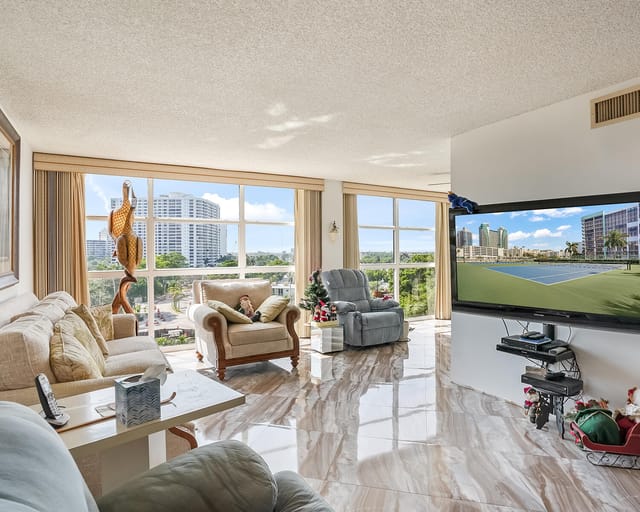 600 PARKVIEW Drive 703, Hallandale Beach, FL 33009