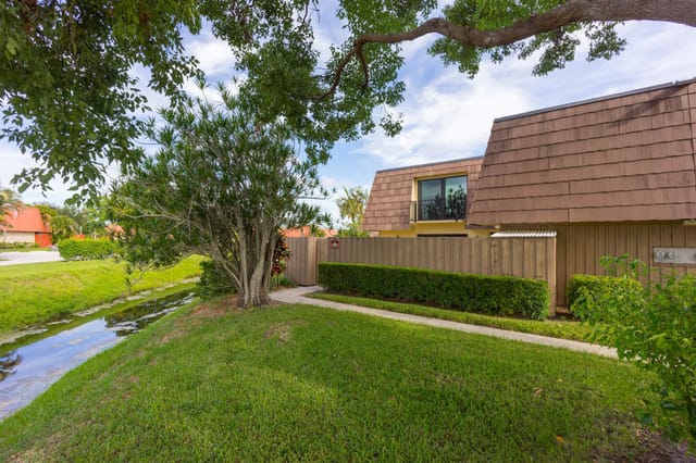 818 8TH Court, Palm Beach Gardens, FL 33410