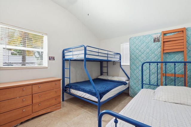 17-1023 N 25th Ave_017