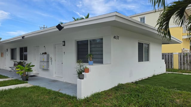 4537 POINCIANA Street 1, Lauderdale-By-The-Sea, FL 33308