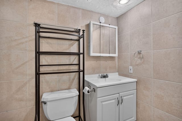 12-web-or-mls-2840 203-9