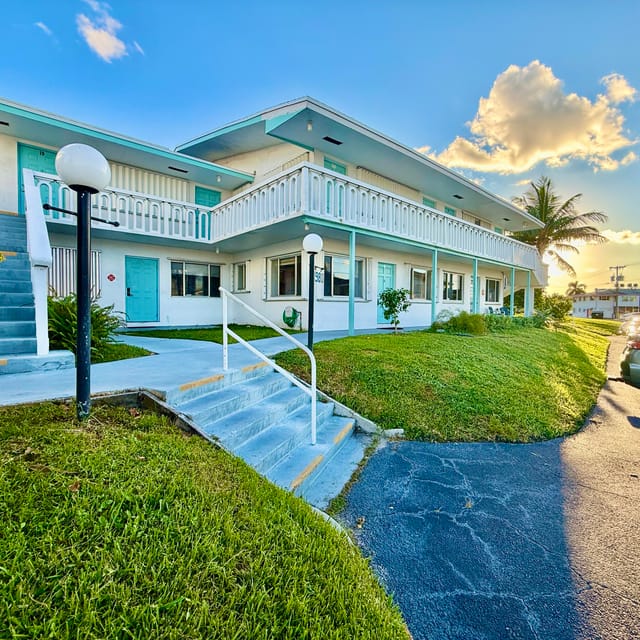 1980 Sunset Avenue 9, Lake Worth Beach, FL 33461