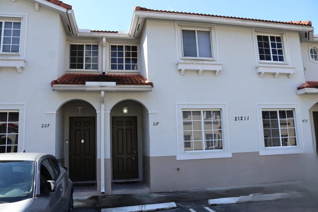 21211 NW 14TH Place 3-27, Miami Gardens, FL 33169