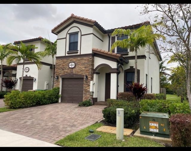 4985 Kobus Terrace, Davie, FL 33314
