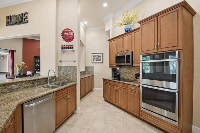 10-Klein-10888 NW 67th Pl -10