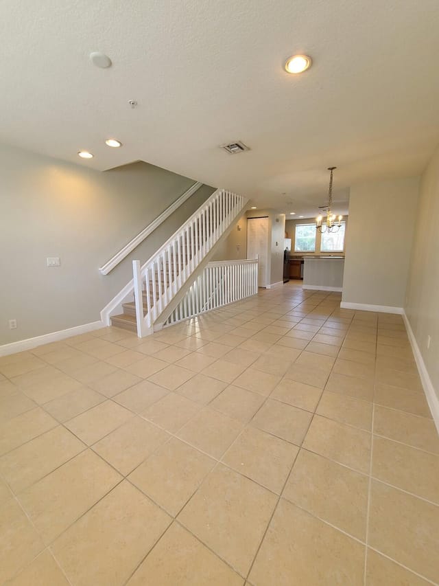 590 AMADOR Lane 6, West Palm Beach, FL 33401