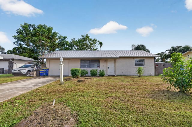 1860 SE Madison Street, Stuart, FL 34997