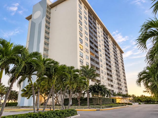400 Kings Point Drive 1030, Sunny Isles Beach, FL 33160