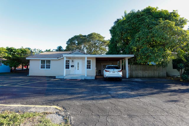 2450 GARFIELD Street 1, Hollywood, FL 33020