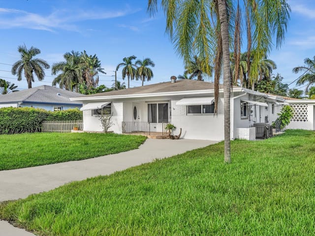 132 SE 2ND Court, Dania Beach, FL 33004