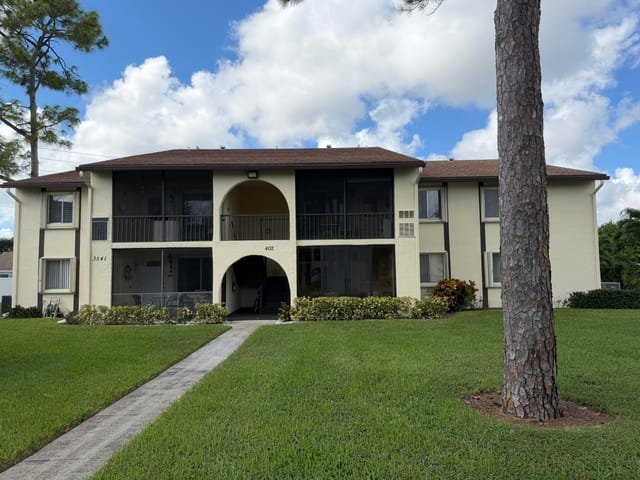 3541 LONG PINE Court C-2, Greenacres, FL 33463
