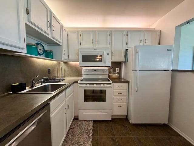 29 PINE ARBOR Lane 204, Vero Beach, FL 32962
