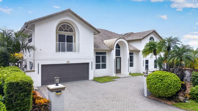 4130 NE 23rd Avenue, Lighthouse Point, FL 33064