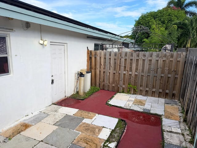 6911 NW 82ND Court 2, Tamarac, FL 33321