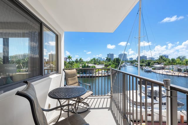 301 GOLDEN ISLES Drive 401, Hallandale Beach, FL 33009
