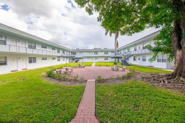 6191 SW 37th Street Apt 114, Davie, FL 33314