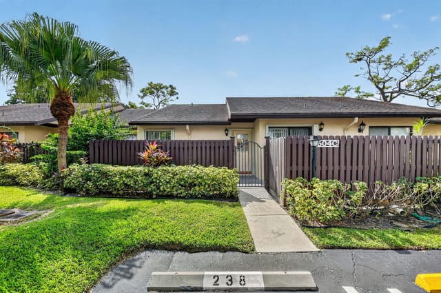 604 SEA PINE Way C, Greenacres, FL 33415