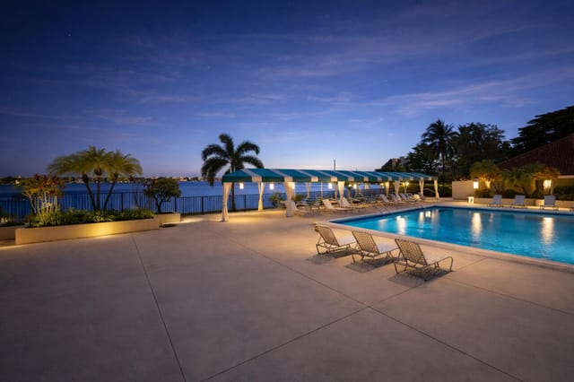 110 LAKE EMERALD Drive 103, Oakland Park, FL 33309
