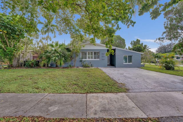 201 N 68TH Way, Hollywood, FL 33024