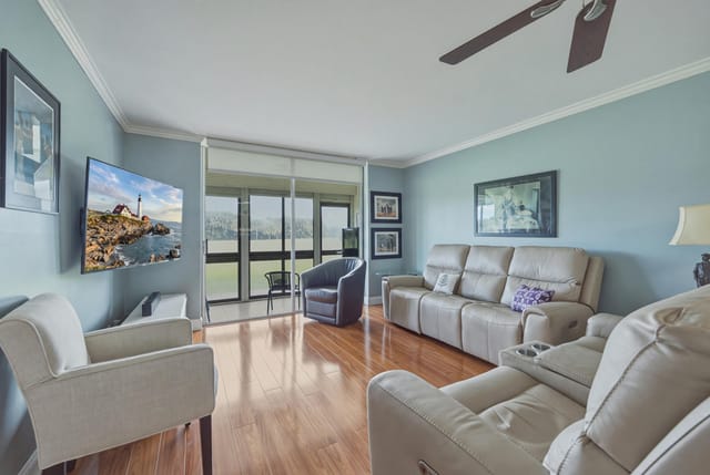 9411 N HOLLYBROOK LAKE Drive 108, Pembroke Pines, FL 33025