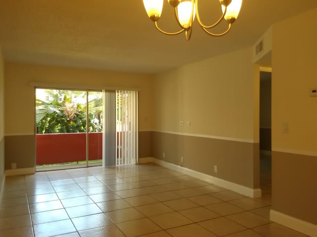201 BONNIE Boulevard 105, Palm Springs, FL 33461