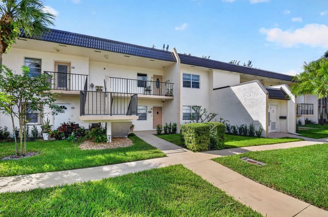 150 LAKE MERYL Drive 244, West Palm Beach, FL 33411