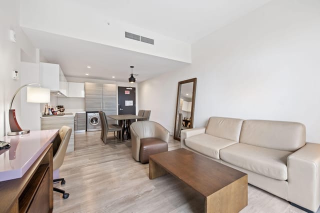 Living & Kitchen