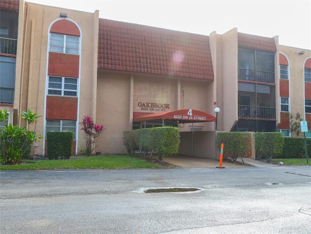 8220 SW 24TH Street 4114, North Lauderdale, FL 33068