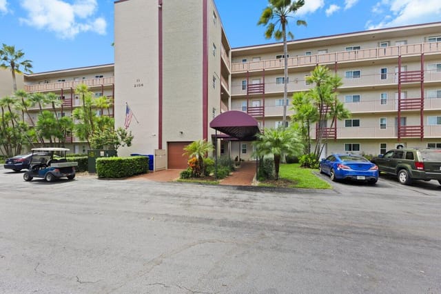 2106 S CYPRESS BEND Drive 506, Pompano Beach, FL 33069
